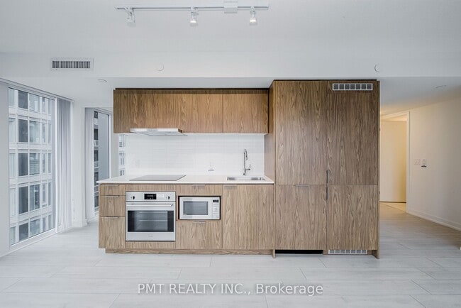 Building Photo - 60-2360 Shuter St