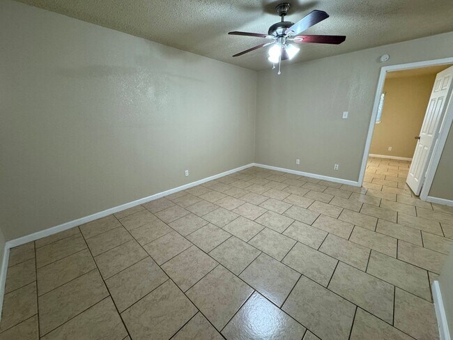 Building Photo - Eastgate Ridge Apartments-1020 N Gilmer (U...