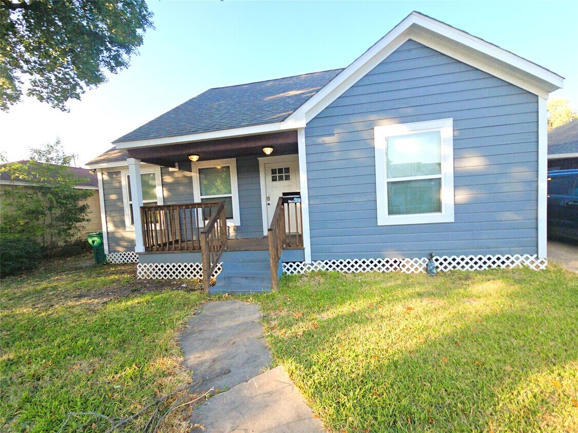 Building Photo - 210 Olive Ave