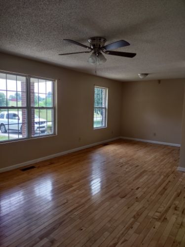Building Photo - 253 Hunt Hollow Dr