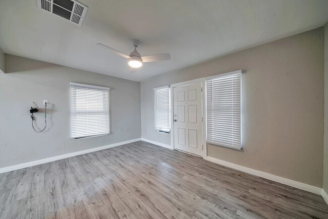 Foto del edificio - 830 S 15th Ave