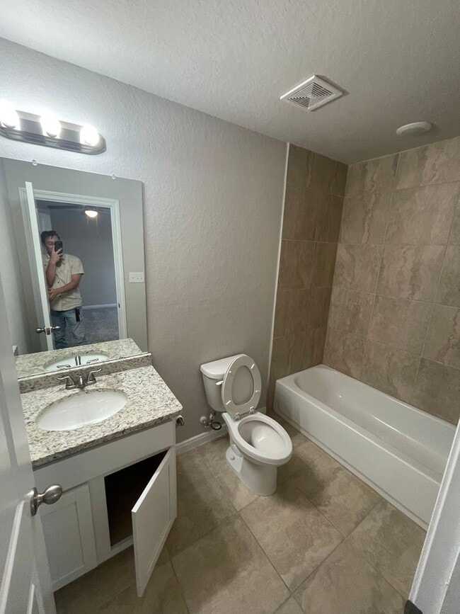 Building Photo - Move in by 11/15 and receive the remaining...