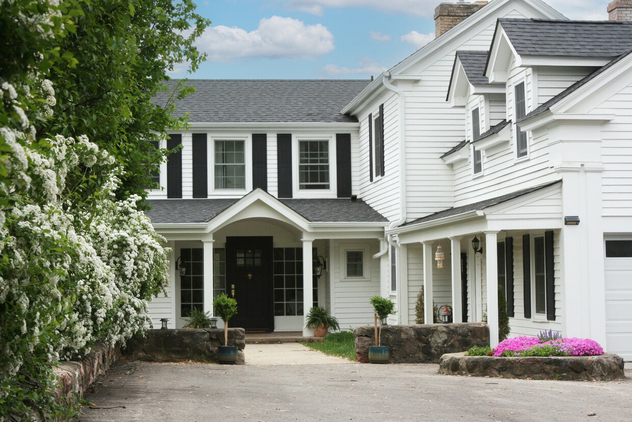Foto principal - 708 S Rose Farm Rd