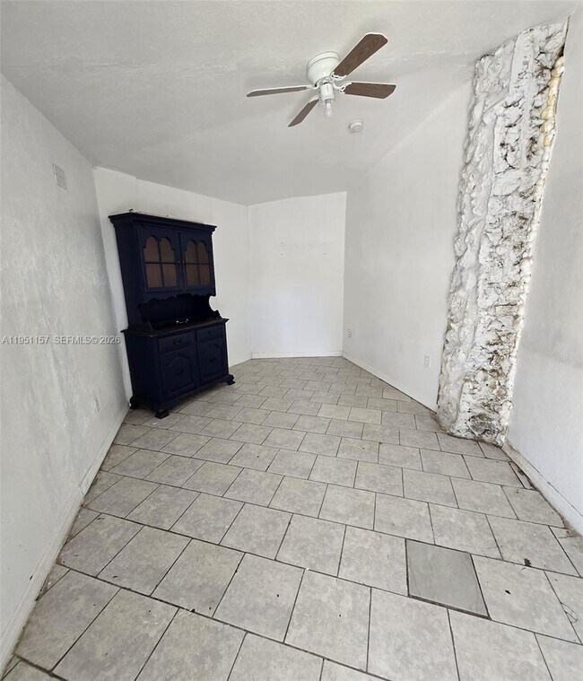 Foto del edificio - 1189 N Tamiami Trl