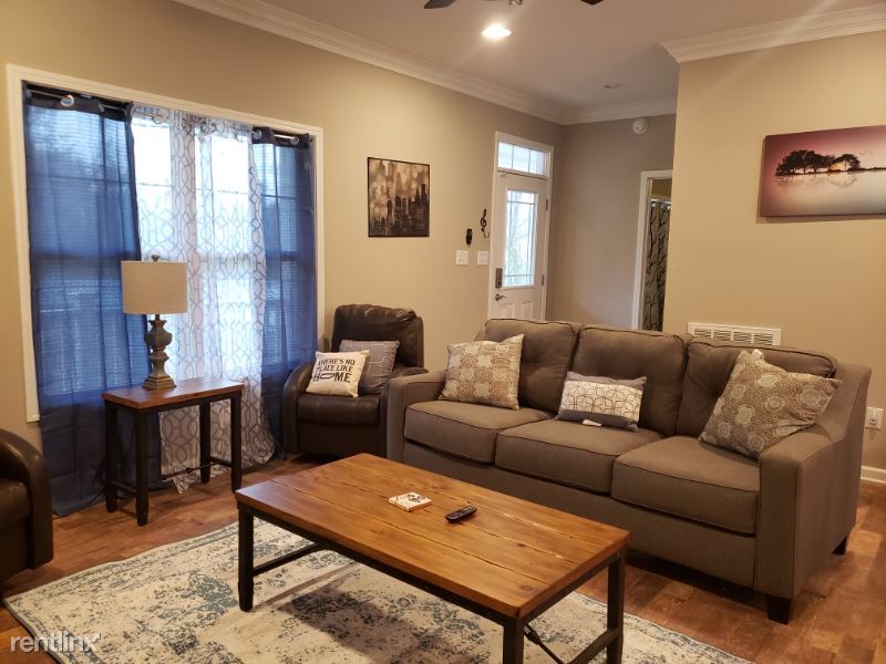 Foto del edificio - 4 br, 3 bath House - 628 Tulip Grove Rd