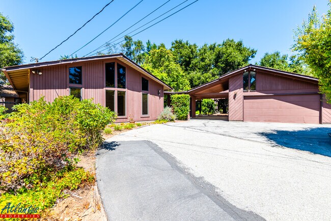 Building Photo - 820 Miranda Green St