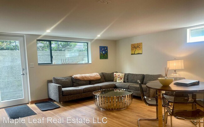 Building Photo - Studio, 1 bath House - 3016 Alki Ave SW