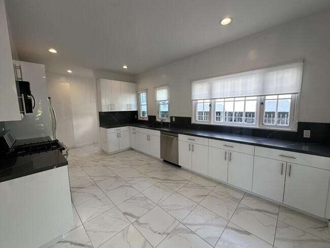 Building Photo - 1407 Laurel Ave