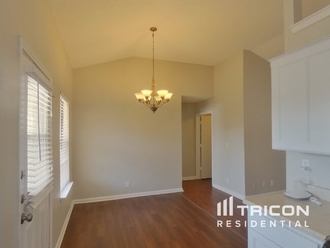 Foto del edificio - 6401 Freedom Ct