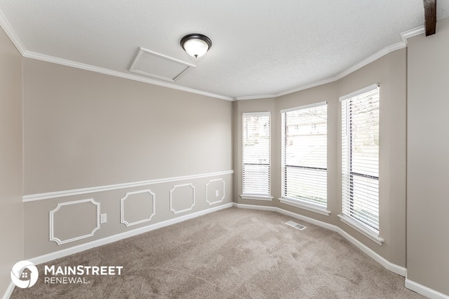 Building Photo - 813 Seven Springs Dr