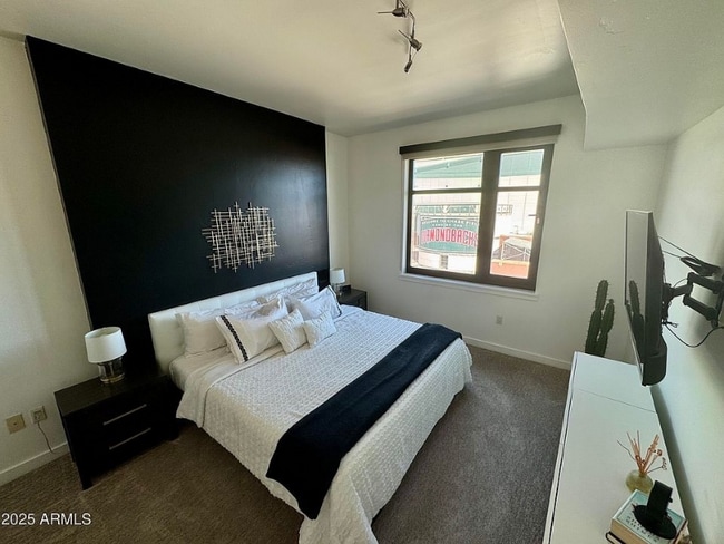 Building Photo - 310 S 4th St