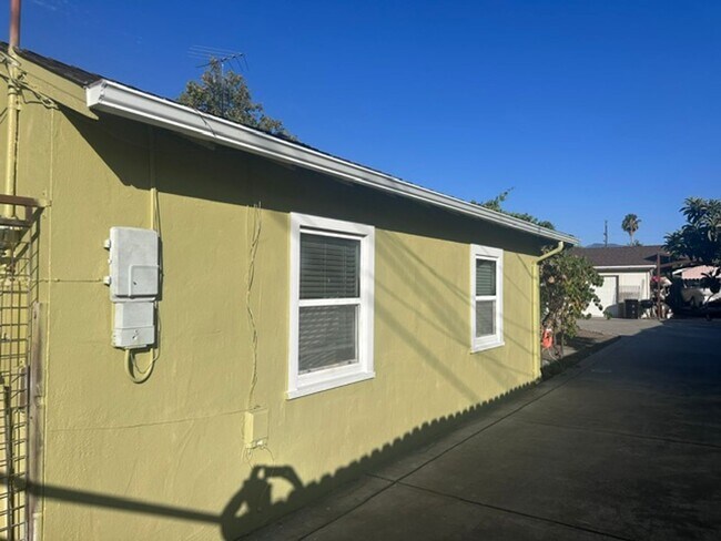 Building Photo - 2340 Belmont Rd