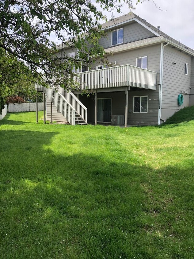 Building Photo - 3 Bed, 2.5 Bath on Military Hill!