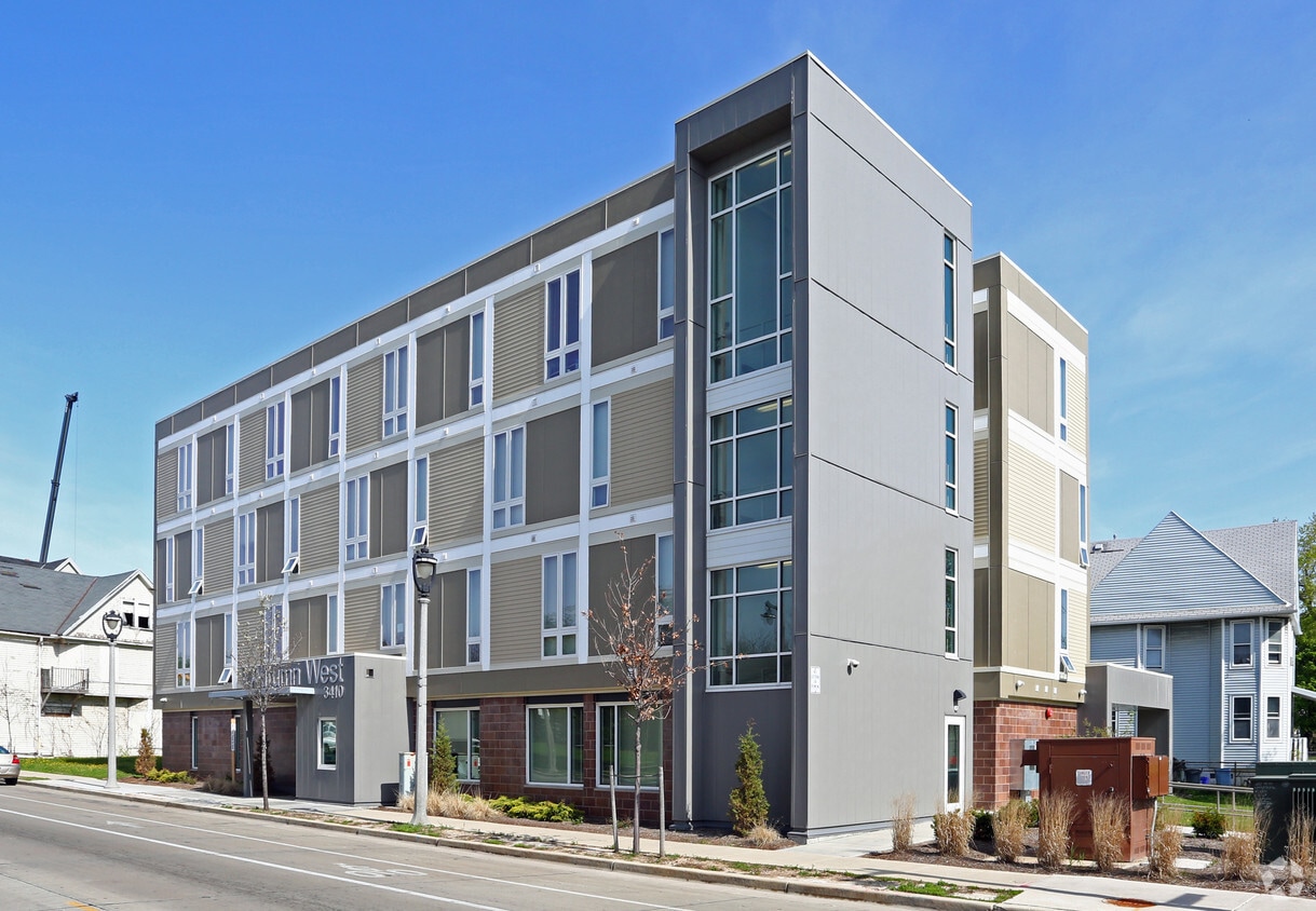 Autumn West Apartments in Milwaukee, WI