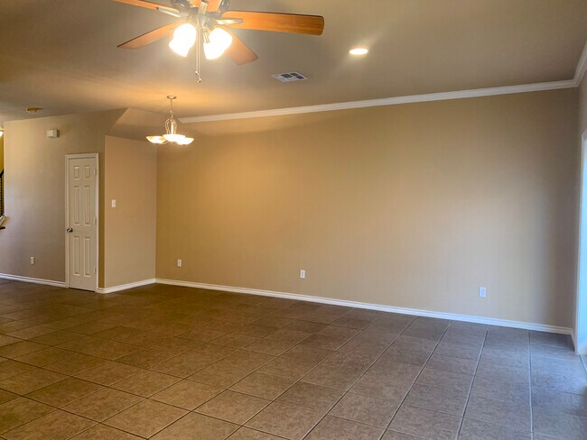 Building Photo - 14878 Granada Dr