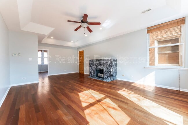 Foto del edificio - 4406 N Sacramento Ave