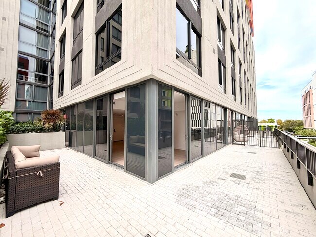 Foto del edificio - 107 NW 32nd St