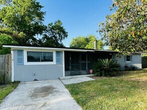 Building Photo - 10824 Indies Dr N