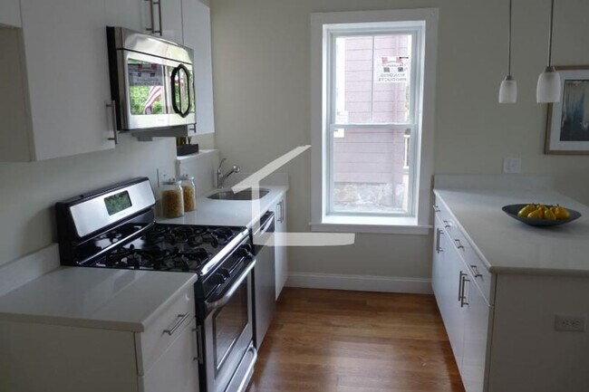 Foto del edificio - Condo quality 3 bed near Longwood Medical area!