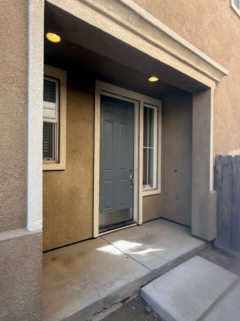 Foto del edificio - Gorgeous Modesto Home 3 Bedroom 2.5 Bathroom