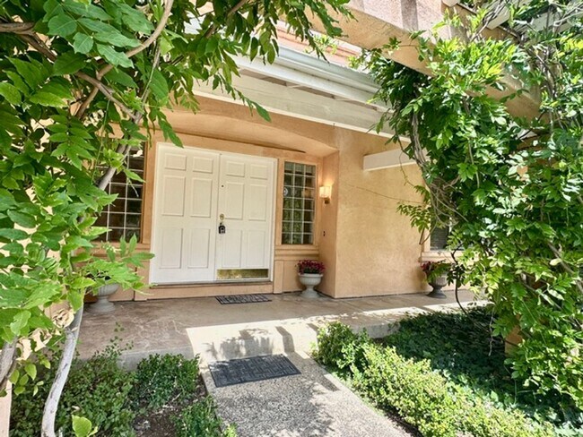 Foto del edificio - Los Gatos 4 Bedroom Spacious Home in Great Neighborhood With Pool!