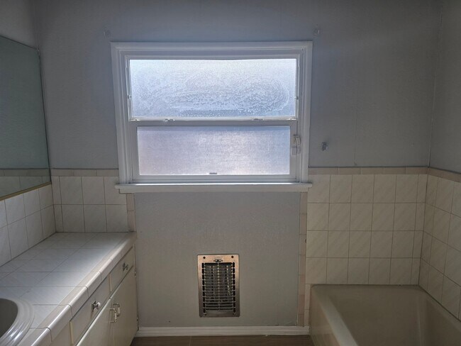 Foto del edificio - Singe House in garden Grove for Lease