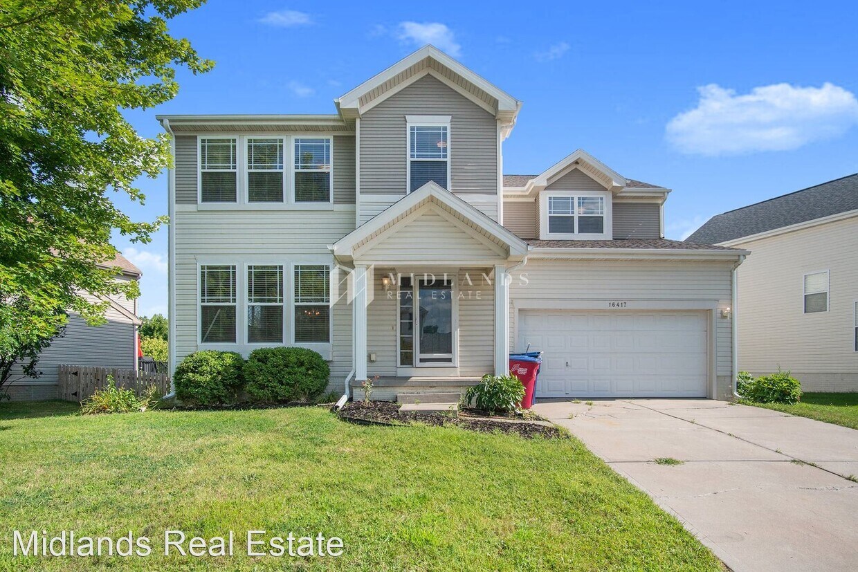 4 br, 2.5 bath House 16417 Corby Street