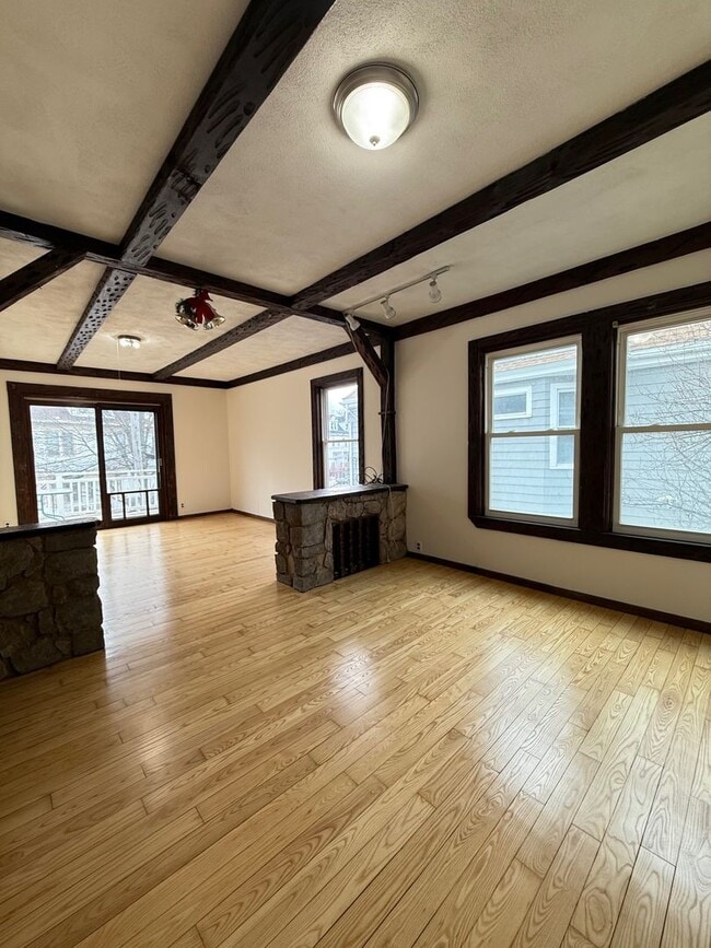 Building Photo - 4 Bed/ 2 Bath Available February 1st!! (Allston) 2 Floors!!