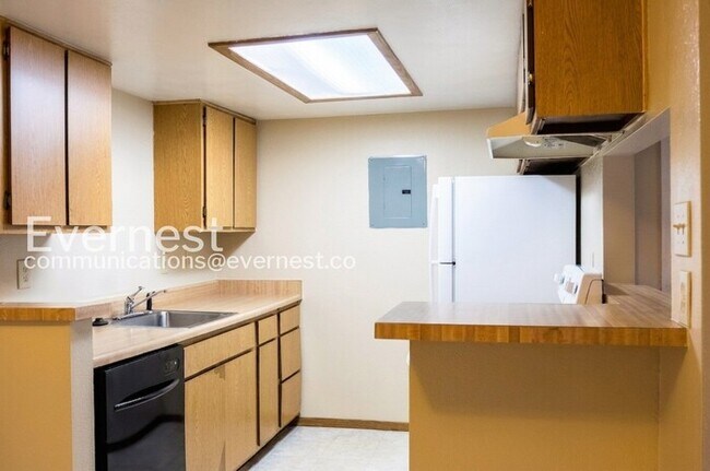 Building Photo - 15128 E Louisiana Dr