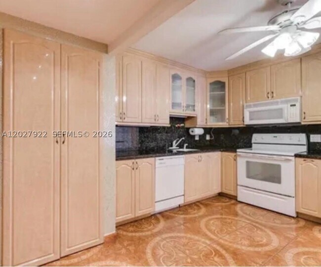 Foto del edificio - 2500 Parkview Dr