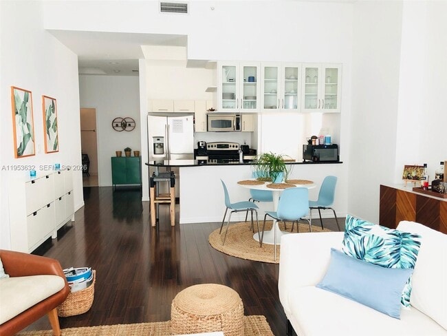 Foto del edificio - 7290 SW 90th St