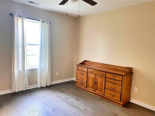 Foto del edificio - 119 Hogan Rd