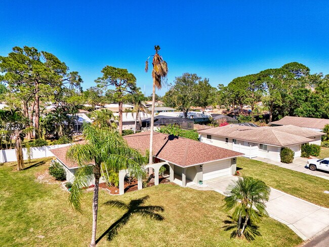 Foto del edificio - 2221 Pine View Cir