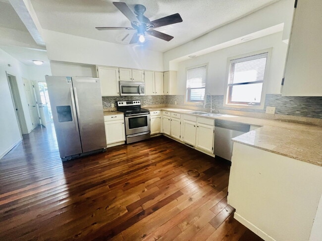 Building Photo - "Spacious 5-Bedroom Retreat with Elegant Hardwood Floors in Vibrant Minneapolis Neighborhood!"