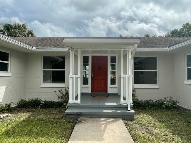 Foto del edificio - Upgraded 3 BR, 2 BA Single Family Home Ove...