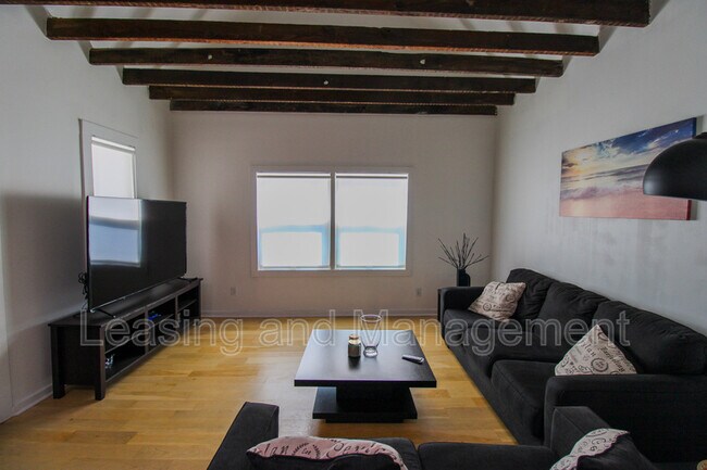 Foto del edificio - 40 H St