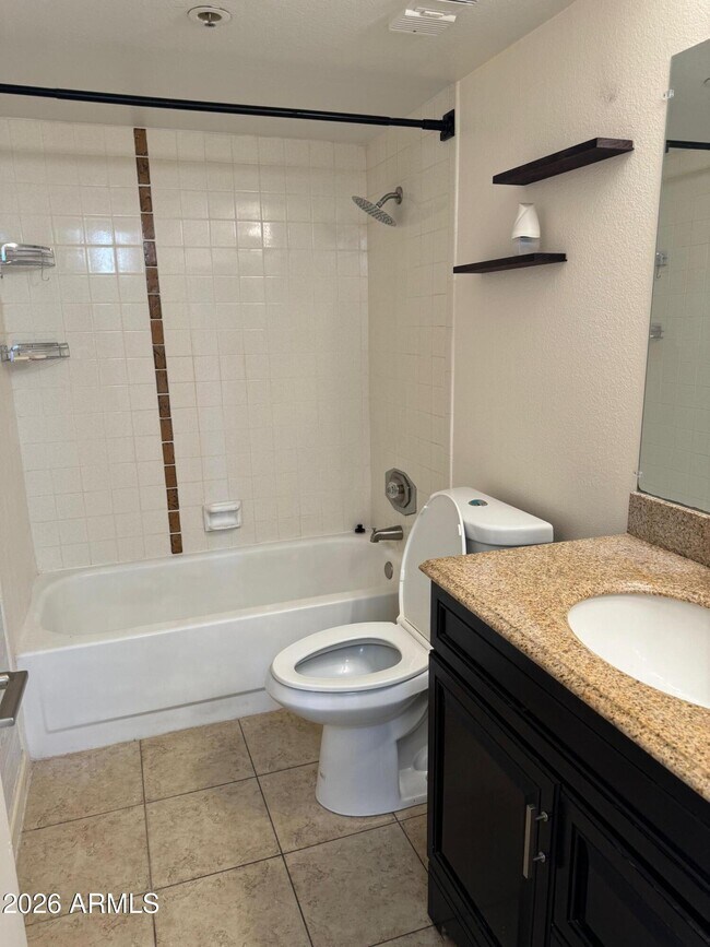 Foto del edificio - 7950 E Camelback Rd