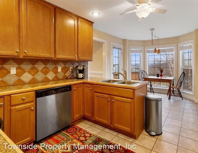 Foto del edificio - 4 br, 3.5 bath House - 6989 Pinehurst Drive
