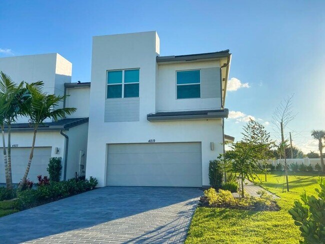 Building Photo - 4819 Navali Dr