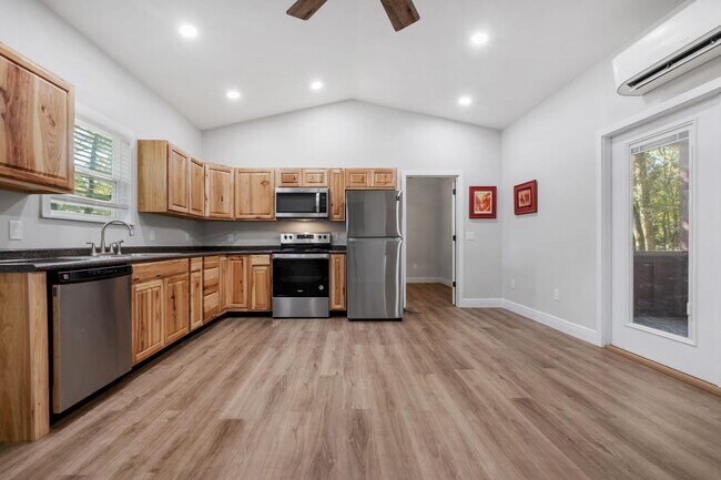 Foto del edificio - 70 Fonigan Rd