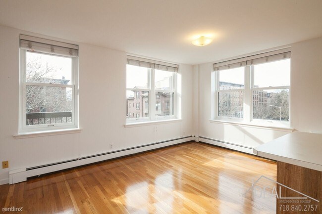 Foto del edificio - 374 Court St
