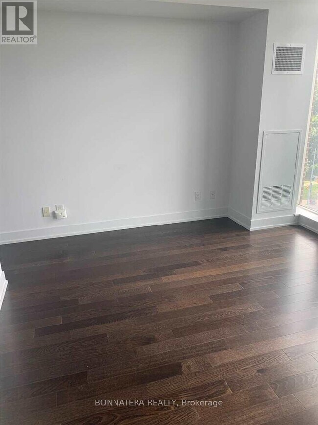 Photo du bâtiment - 1638 Bloor St W