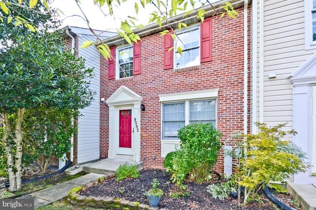 Building Photo - 9505 Baroness Ct