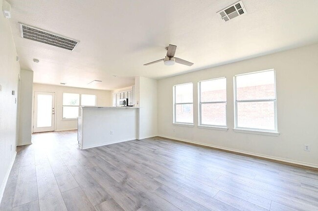 Building Photo - 3521 Savage Springs Dr