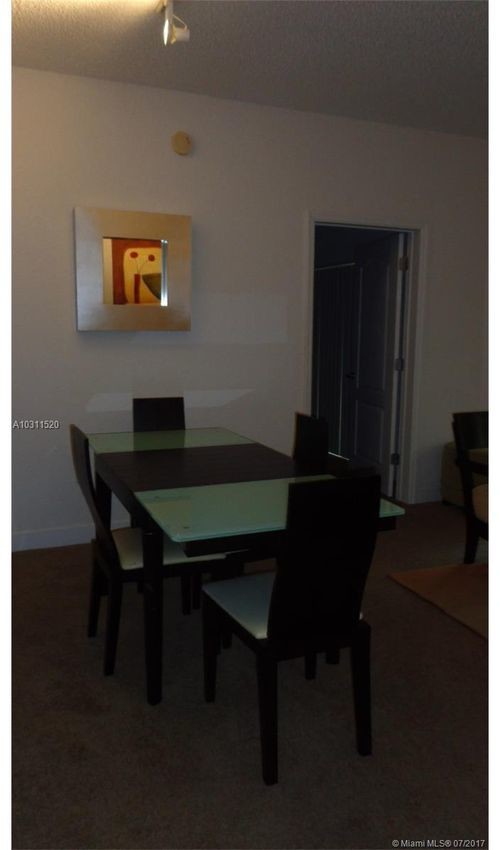 Foto del edificio - 6001 SW 70th St
