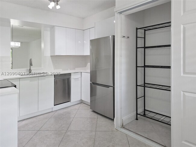 Foto del edificio - 2212 S Cypress Bend Dr