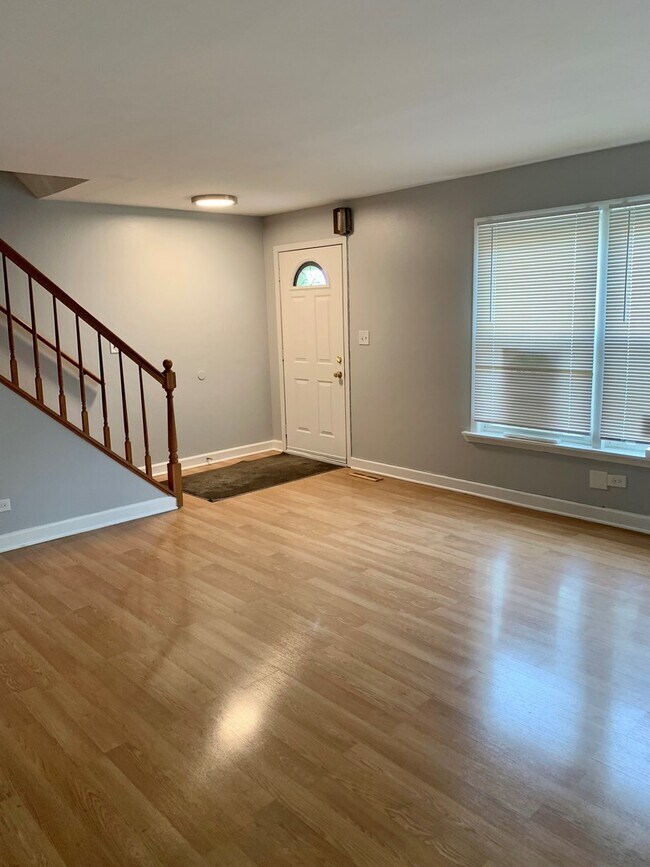 Foto del edificio - 822 Colonial Dr