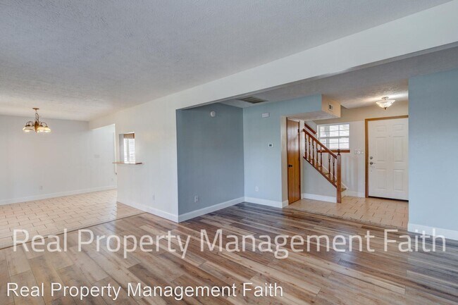 Foto del edificio - 4 br, 2.5 bath House - 1325 Kinross Dr