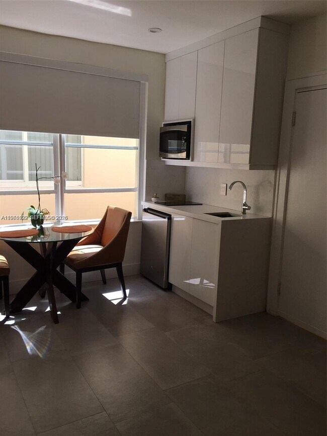 Foto del edificio - 119 Menores Ave