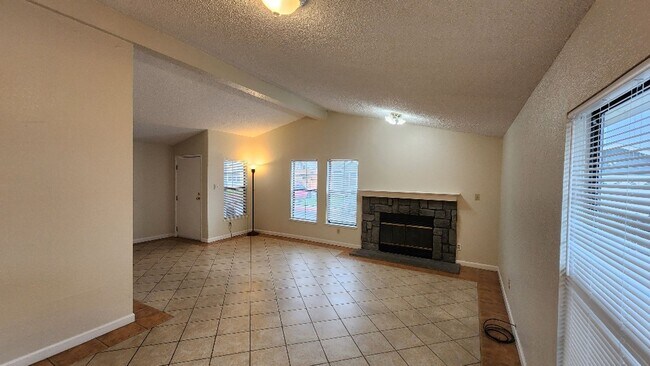 Building Photo - American Canyon Beauty 3 Bedrooms 2 Full B...